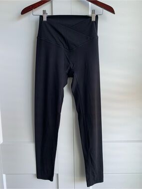 Lululemon V waist High-Waist Black Leggings size 4